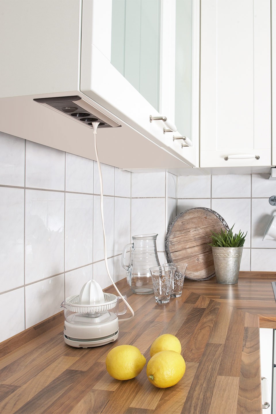 Główna galeria - Listwa zasilająca montowana w blat EVOline FRAME DOCK 1x230V 1 xUSB (3)