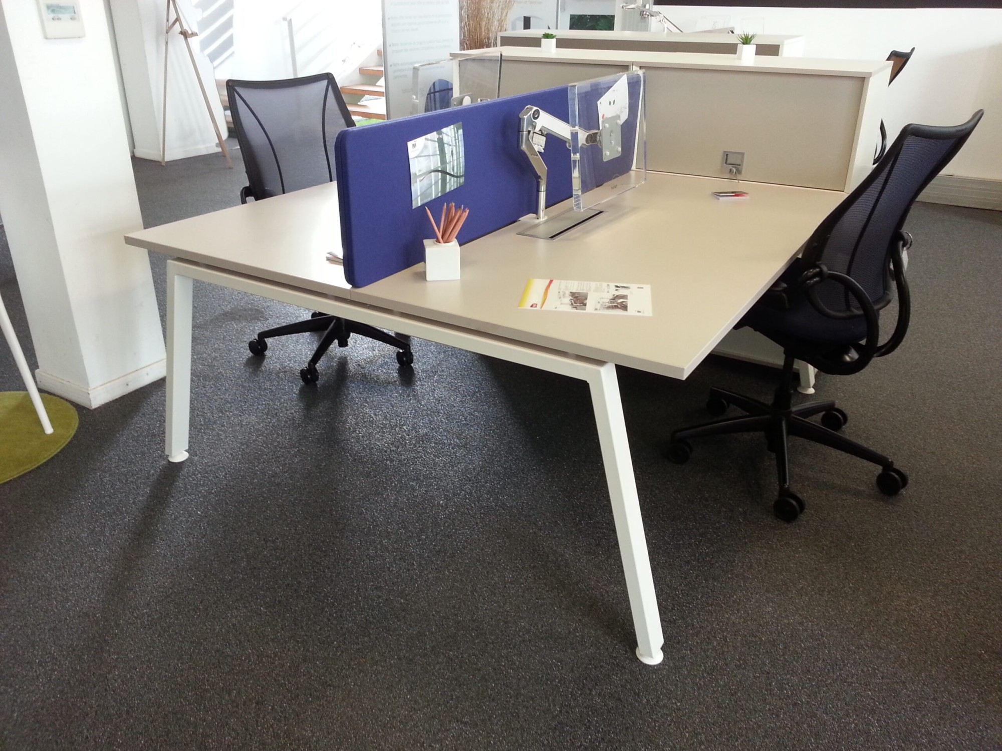 Główna galeria - Biurko Conecto Workbench podwójne 1600 x 1600 x 740mm  (szer x gł x wys) (6)