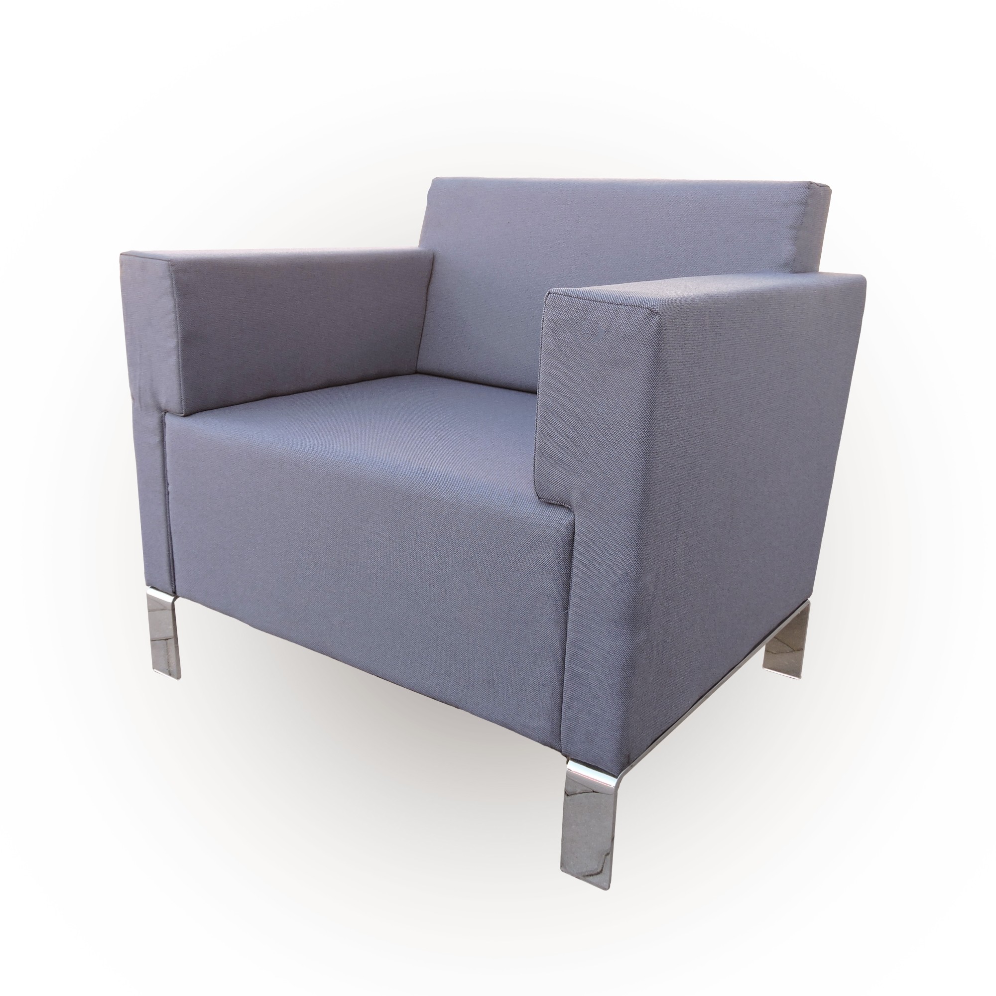 Fotel Manhattan tapicerowany chromowane nogi