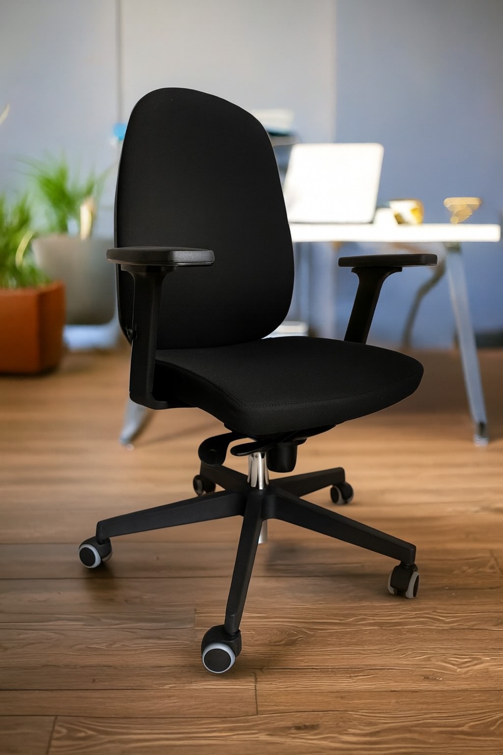 Główna galeria - Krzesło obrotowe BRIEF (4)